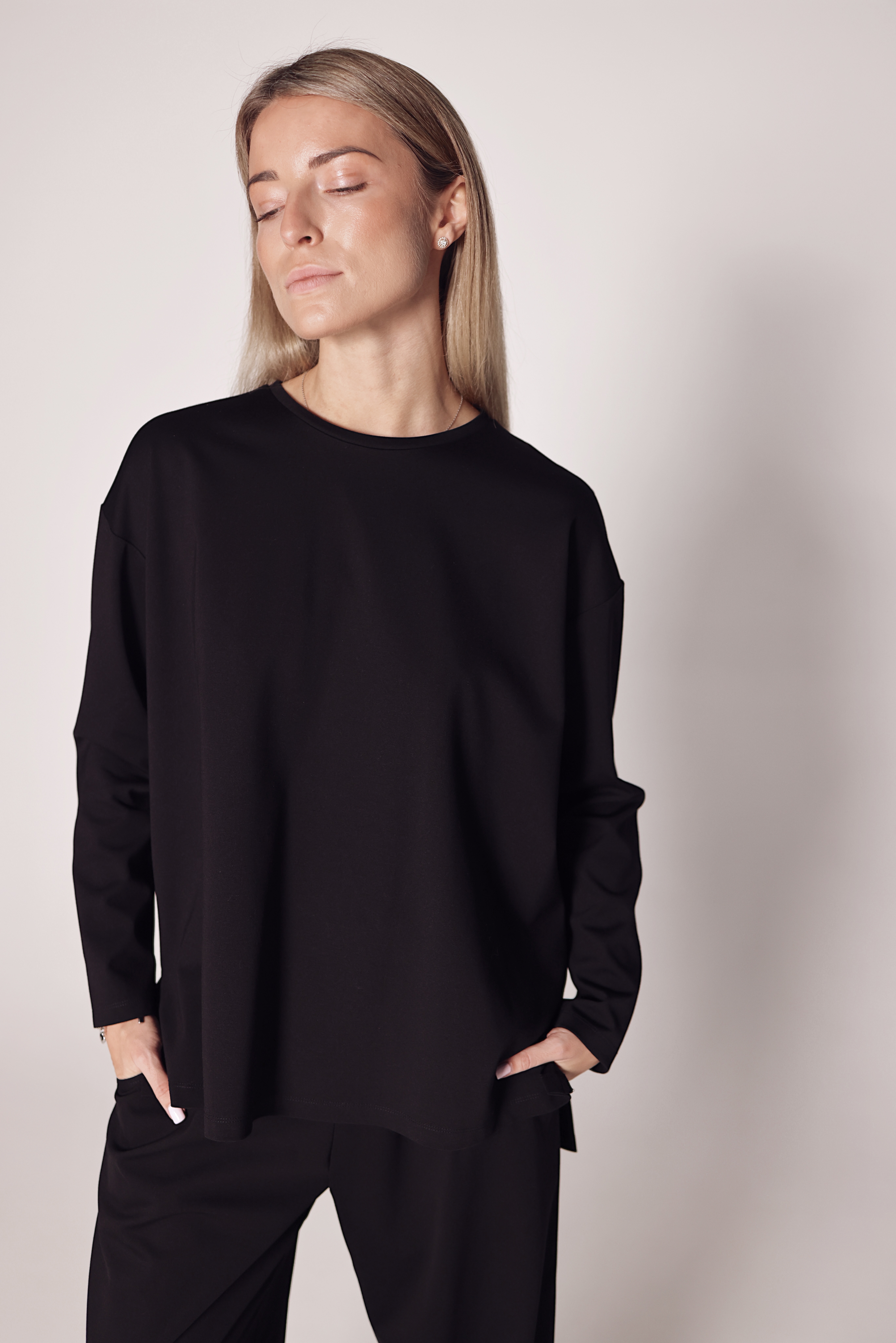 EASE tops ar piedurknēm